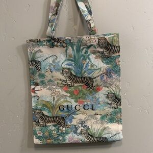 Gucci Canvas Tiger Jungle Print Tote Bag
(13” x 15” x 4”) GWP/VIP